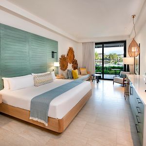 Adults King Pool View Junior Suite